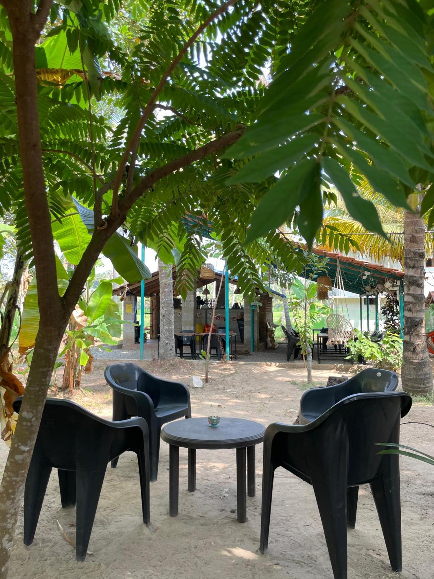 Cliff & Coral Hostel Varkala Buitenkant foto