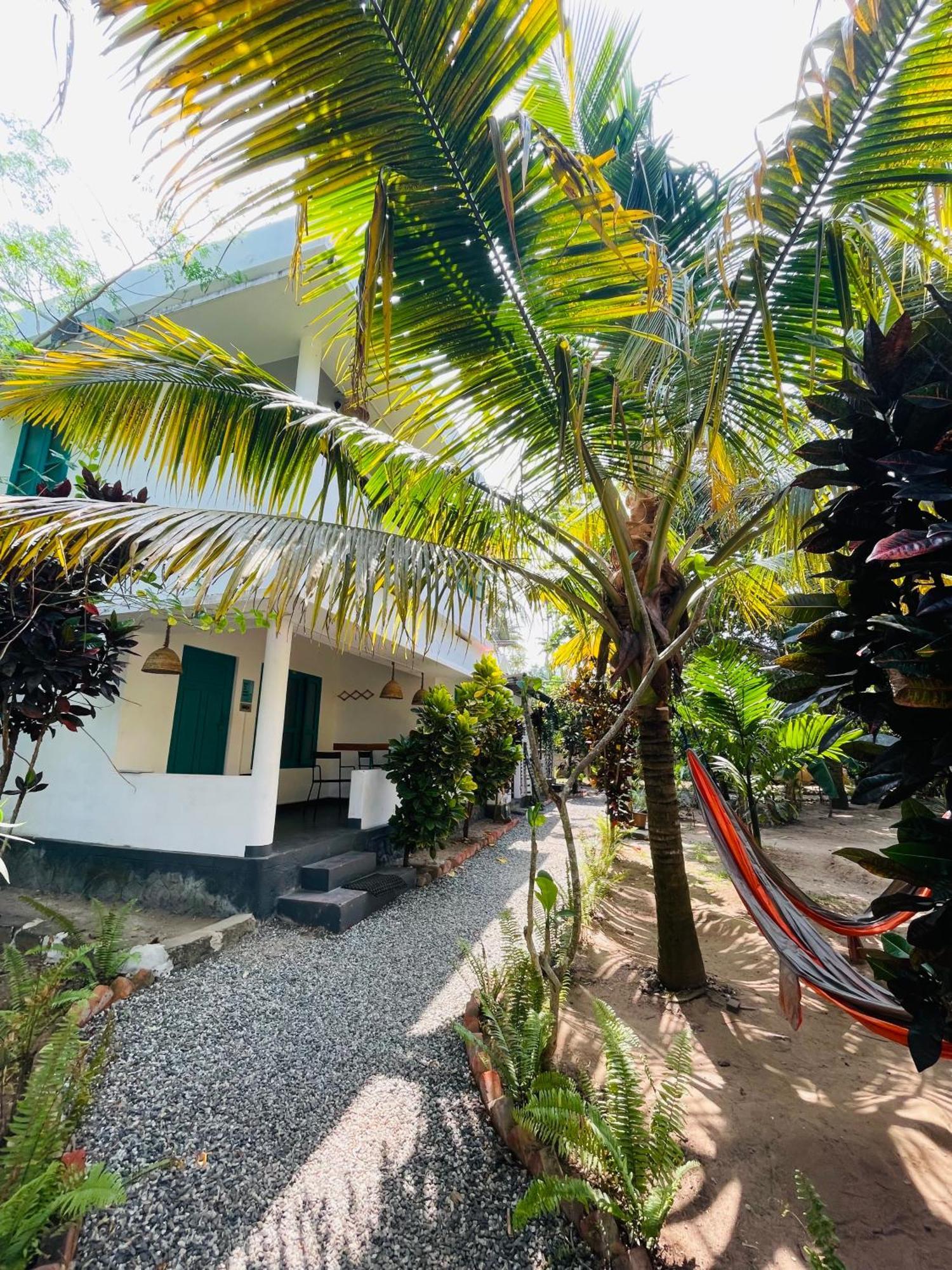 Cliff & Coral Hostel Varkala Buitenkant foto
