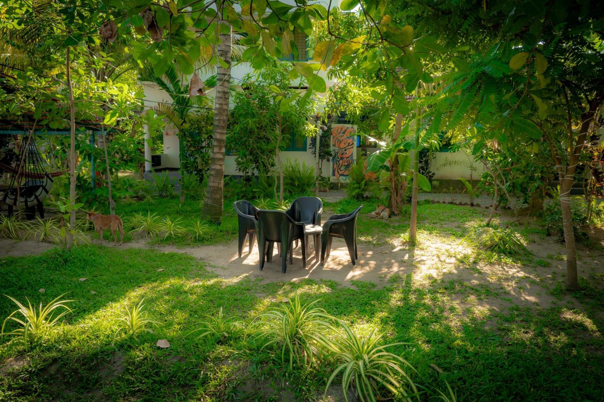 Cliff & Coral Hostel Varkala Buitenkant foto