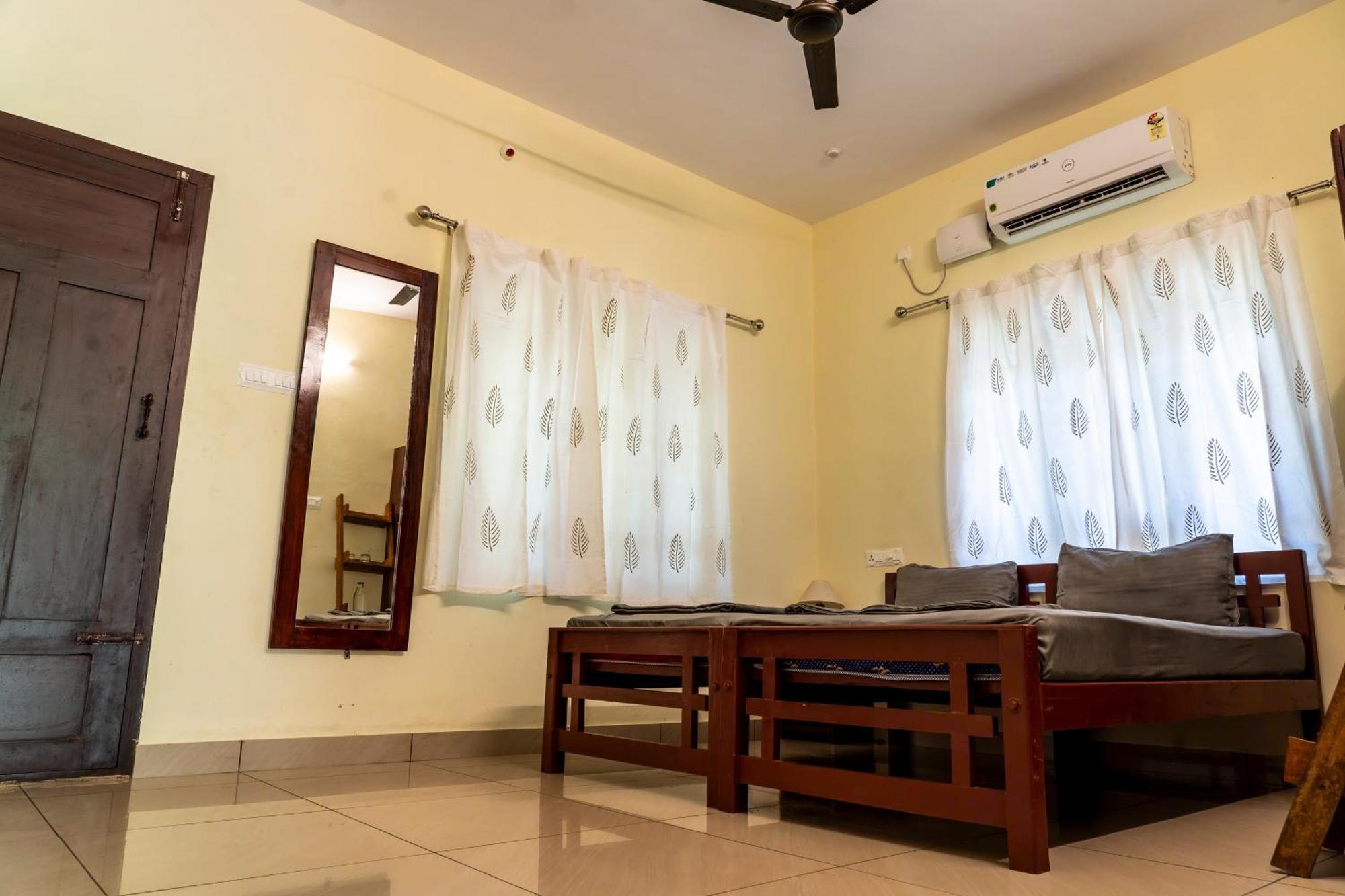 Cliff & Coral Hostel Varkala Buitenkant foto