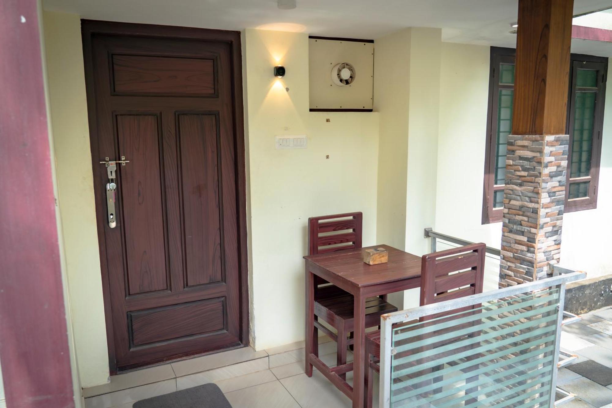 Cliff & Coral Hostel Varkala Buitenkant foto